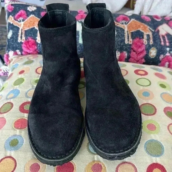 Vince Cody Black Leather Shearling Chelsea Boots Women's Size 7 Preowned - Picture 1 of 7